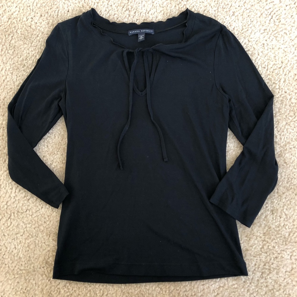 Black banana republic top with center tie